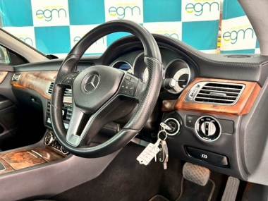 CONSMercedesBenz0010-th.jpg