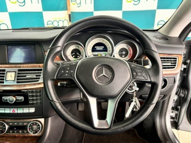 CONSMercedesBenz0011-th.jpg