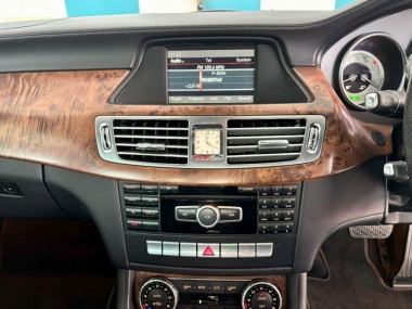 CONSMercedesBenz0012-th.jpg