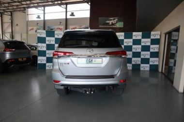 CONSToyotaFortuner017-1-th.jpg