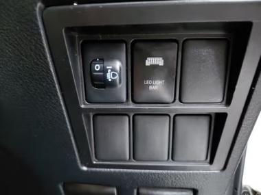 CONSToyotaHilux012-2-th.jpg
