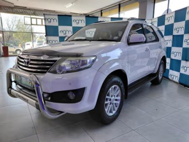 CONSTtoyotaFortuner4.0V6Auto002-th.jpg
