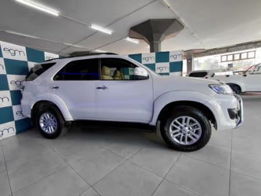 CONSTtoyotaFortuner4.0V6Auto003-th.jpg