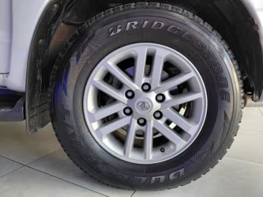 CONSTtoyotaFortuner4.0V6Auto010-th.jpg