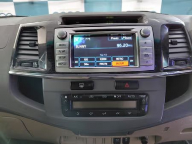 CONSTtoyotaFortuner4.0V6Auto014-th.jpg