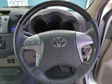 CONSTtoyotaFortuner4.0V6Auto017-th.jpg
