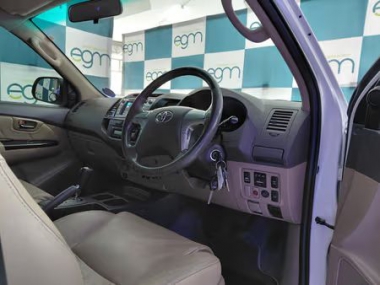 CONSTtoyotaFortuner4.0V6Auto019-th.jpg