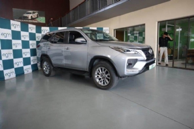 2022 Toyota Fortuner V 2.8 GD-6 Raised Body Auto - ABS, AIRCON, CLIMATE CONTROL, ELECTRIC WINDOWS, LEATHER SEATS, PARK DISTANCE CONTROL, REVERSE CAMERA, TOWBAR, XENON LIGHTS, AIRBAGS, ALARM, CRUISE CONTROL, FULL-SERVICE RECORD, RADIO, BLUETOOTH, USB, AUX, SPARE KEYS. Finance available, trade-ins welcome, Rental, T&C'S apply!!!